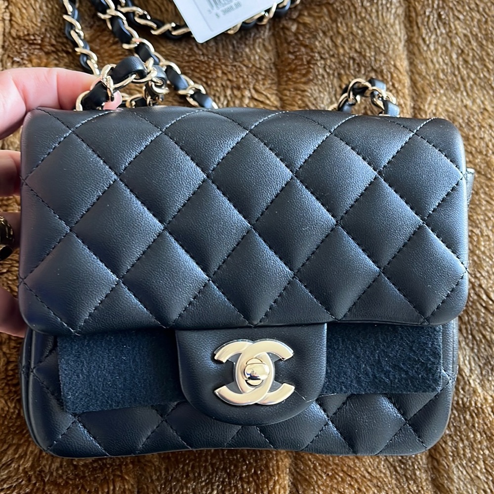 12/2020 NIB Authentic Chanel Mini Square Bag Pristine